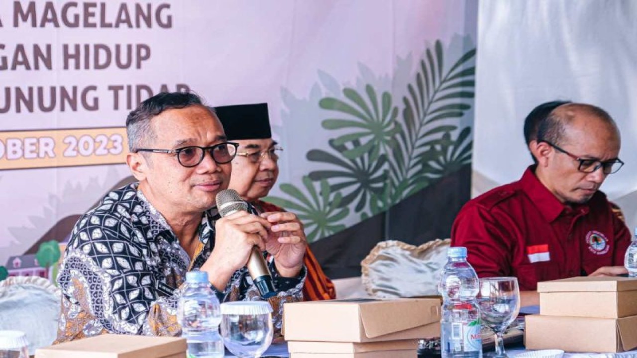 Wali Kota Magelang M. Nur Aziz berdialog dengan pedagang Gunung Tidar. ANTARA/HO - Bagian Prokompim Kota Magelang