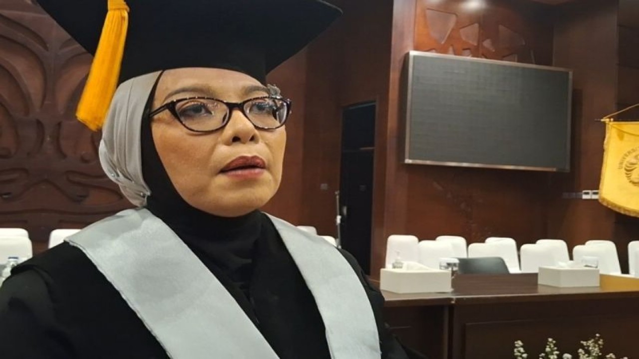 Guru Besar Ilmu Ekonomi Moneter Fakultas Ekonomi dan Bisnis (FEB) Universitas Indonesia (UI) Prof. Dr. Telisa Aulia Falianty, S.E., M.E (ANTARA/Foto: Feru Lantara)