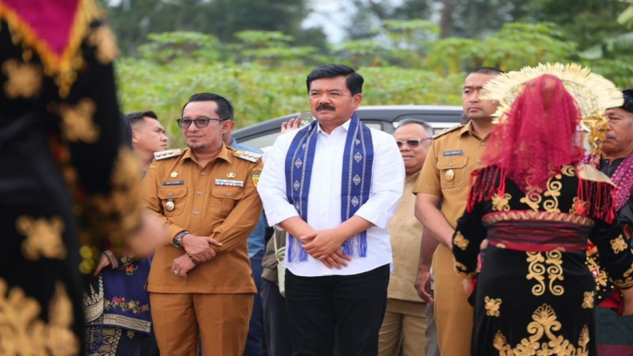 Menteri ATR/Kepala BPN Hadi Tjahjanto dalam kunjungan kerjanya di Sumatera Barat, Selasa (10/10/2023). ANTARA/HO - Kementerian ATR/BPN