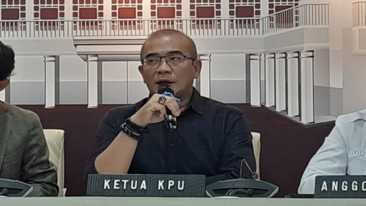 Ketua KPU RI Hasyim Asy'ari di Media Center KPU RI, Jakarta, Senin (16/10/2023). ANTARA/Narda Margaretha Sinambela