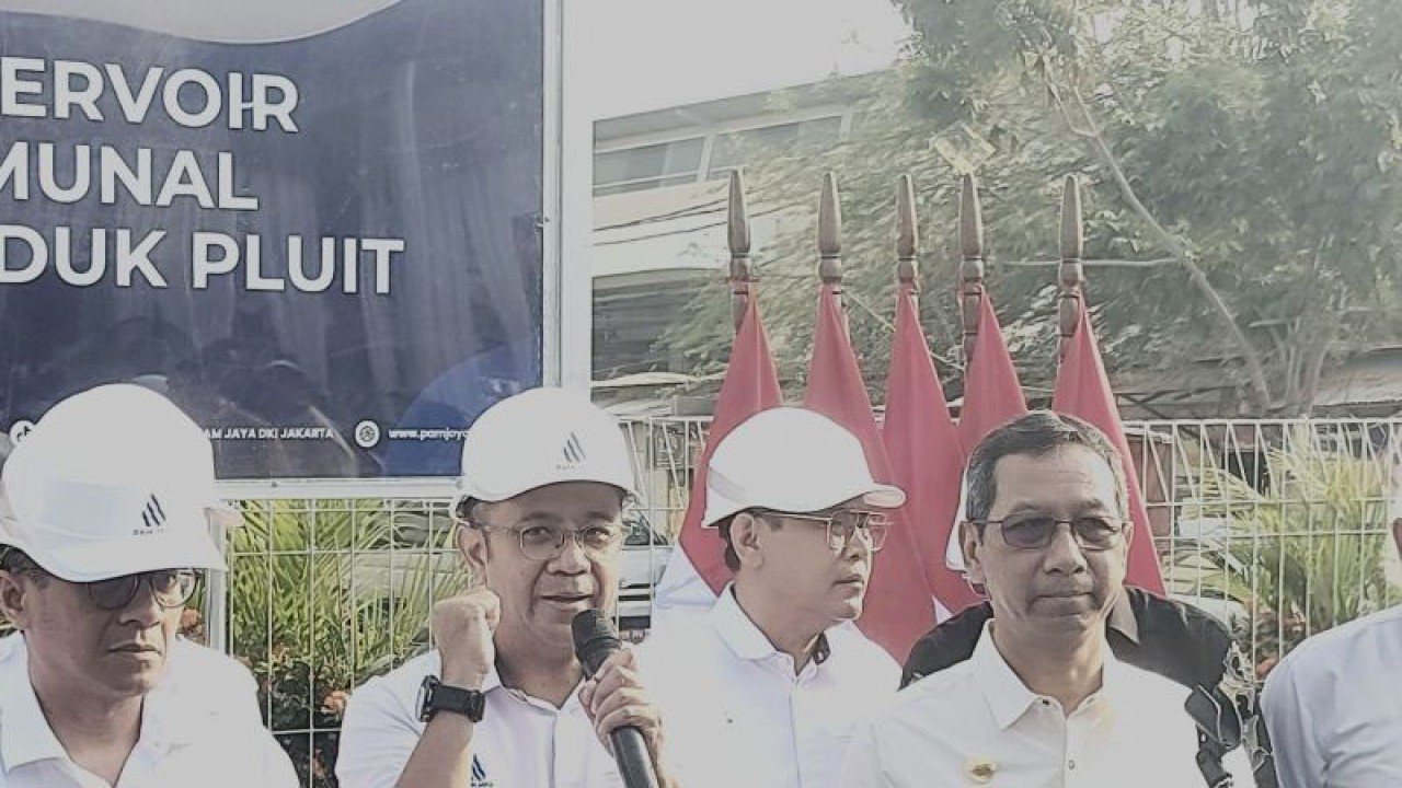 Direktur Utama PAM Jaya Arief Nasrudin saat peresmian reservoir komunal Muara Baru, Penjaringan, Jakarta Utara oleh Penjabat Gubernur DKI Jakarta, Rabu (4/10/2023). ANTARA/Abdu Faisal