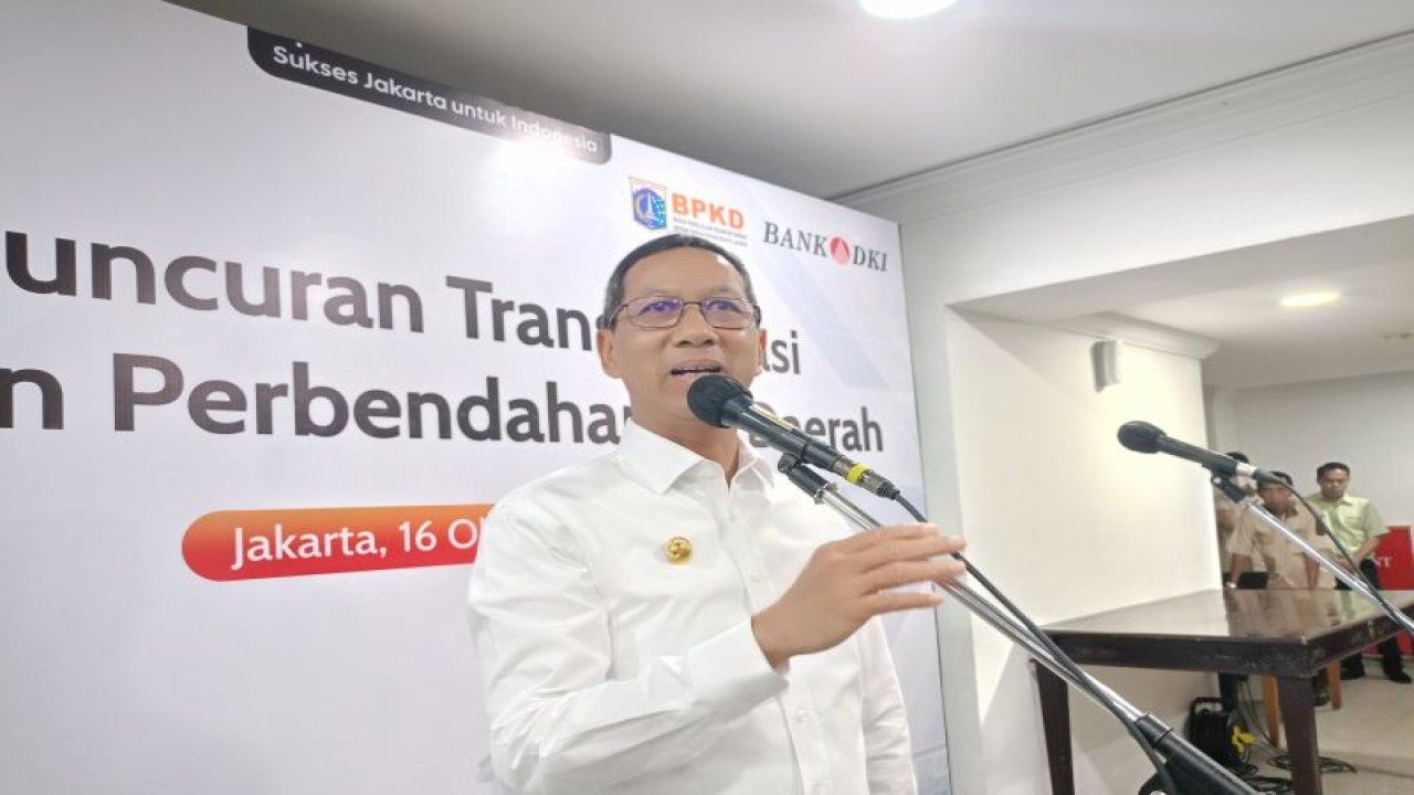 Penjabat (Pj) Gubernur DKI Jakarta Heru Budi Hartono di Balai Kota DKI, Jakarta Pusat, Senin (16/10/2023). (ANTARA/Siti Nurhaliza)