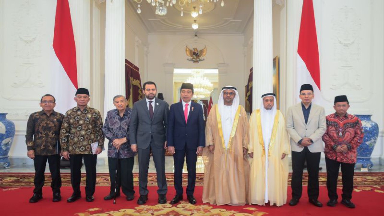 Presiden Joko Widodo saat menerima Majelis Hukama Muslimin (MHM) di Istana Merdeka, Jakarta, Kamis (5/10/2023). ANTARA/HO-Biro Pers Sekretariat Presiden