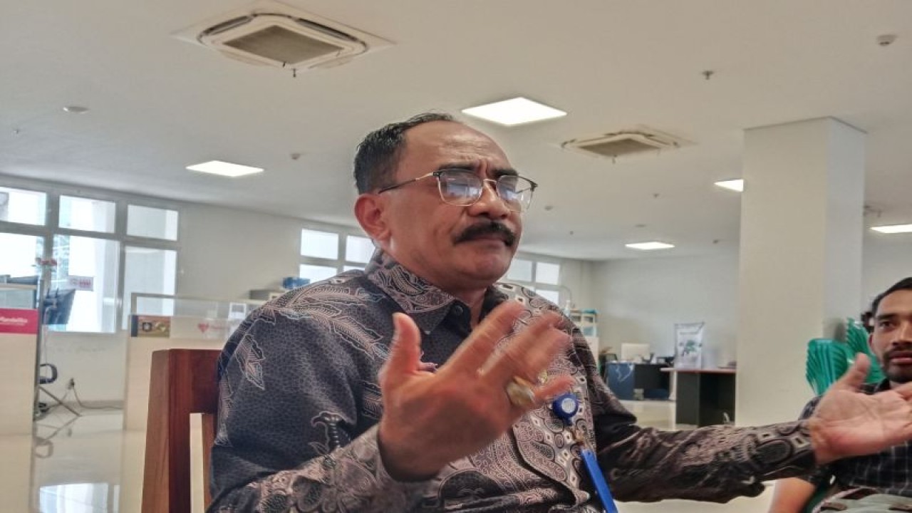 Kepala Dinas Koperasi dan UKM Lombok Tengah Provinsi Nusa Tenggara Barat, Ikhsan (ANTARA/Akhyar Rosidi)