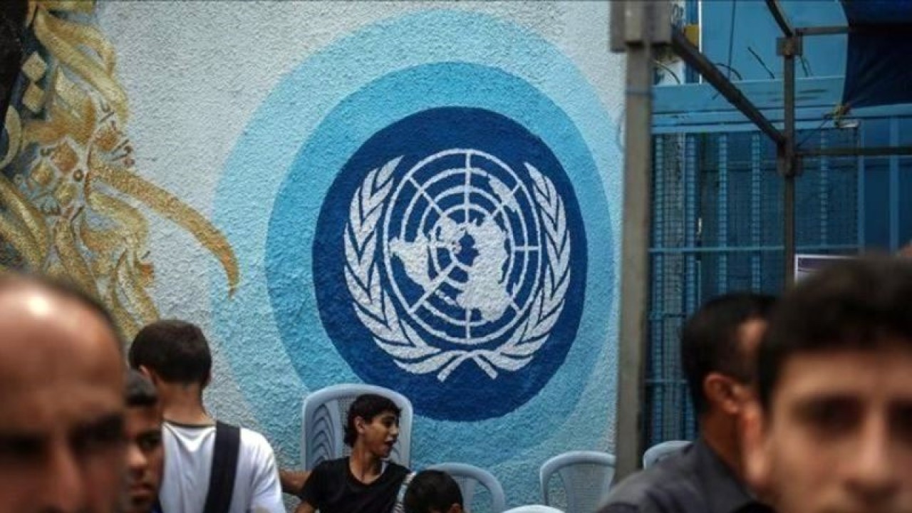 Ilustrasi - Suasana di luar kantor UNRWA di Jalur Gaza. ANTARA/Anadolu Agency/am.