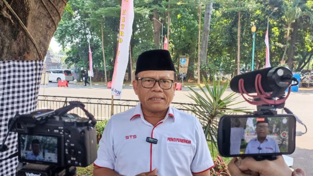 Ketua Indonesia Police Watch (IPW) Sugeng Teguh Santoso saat ditemui wartawan di Polda Metro Jaya, Rabu (9/8/2023). ANTARA/ Ilham Kausar