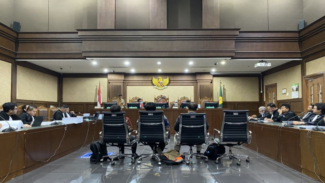 Sidang tuntutan tiga terdakwa dugaan korupsi BTS 4G di Pengadilan Tindak Pidana Korupsi Pada Pengadilan Negeri Jakarta Pusat, Senin (30/10/2023). (ANTARA/Fath Putra Mulya)