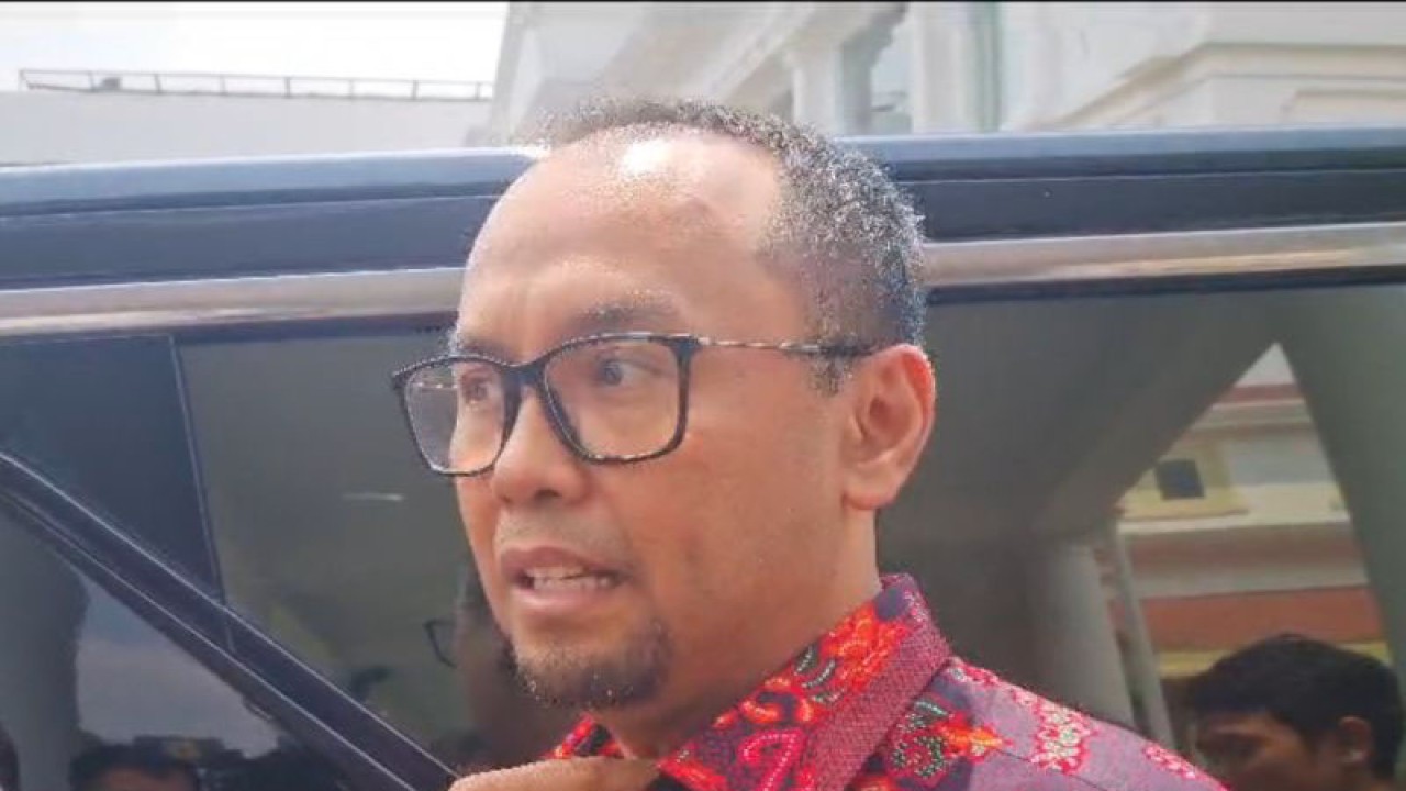 Kepala Pusat Pelaporan dan Analisis Transaksi Keuangan (PPATK) Ivan Yustiavandana memberikan keterangan kepada wartawan di Istana Kepresidenan Jakarta, Kamis (12/10/2023). ANTARA/Rangga Pandu Asmara Jingga