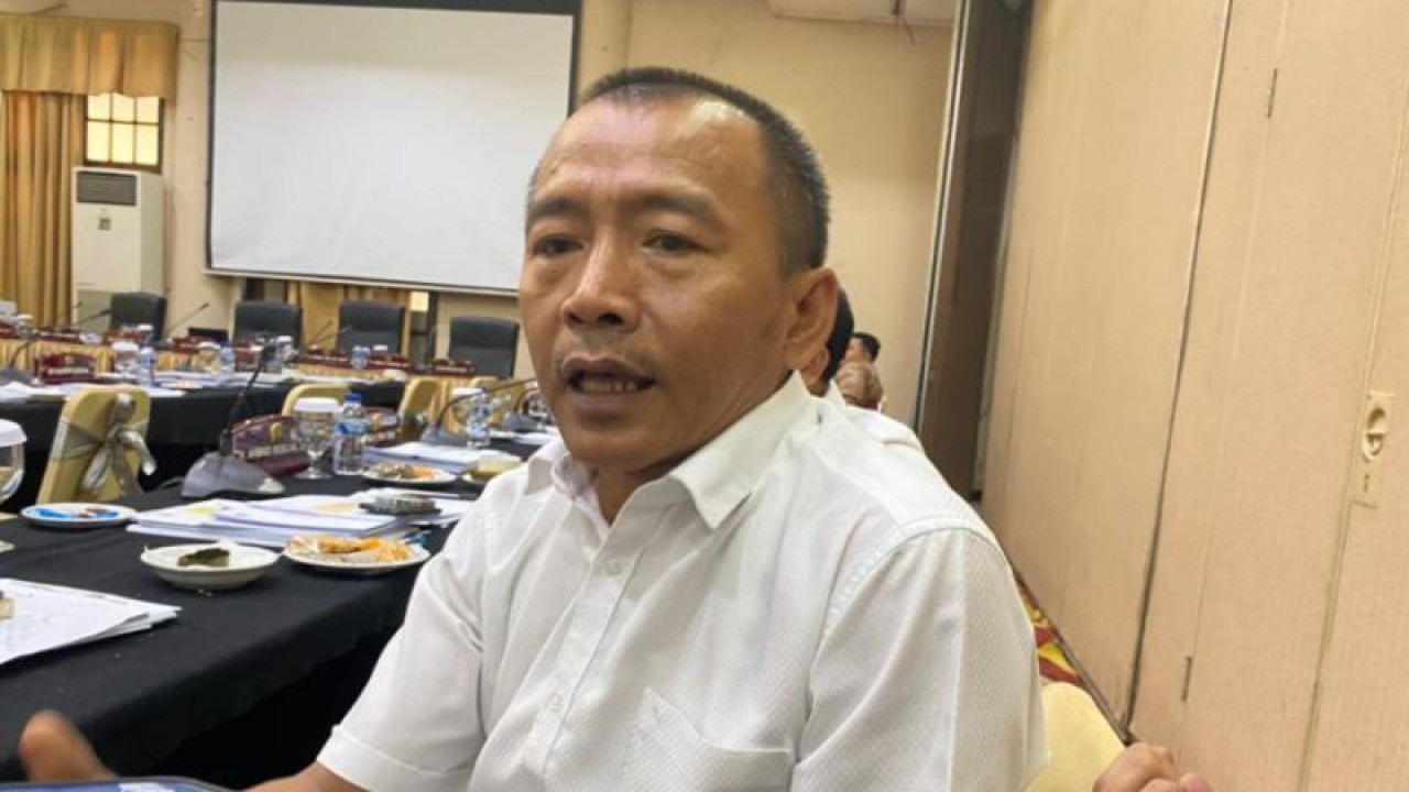 Anggota Komisi A DPRD DKI Jamaludin memberikan keterangan kepada wartawan, Jakarta, Jumat (13/10/2023). ANTARA/Luthfia Miranda Putri