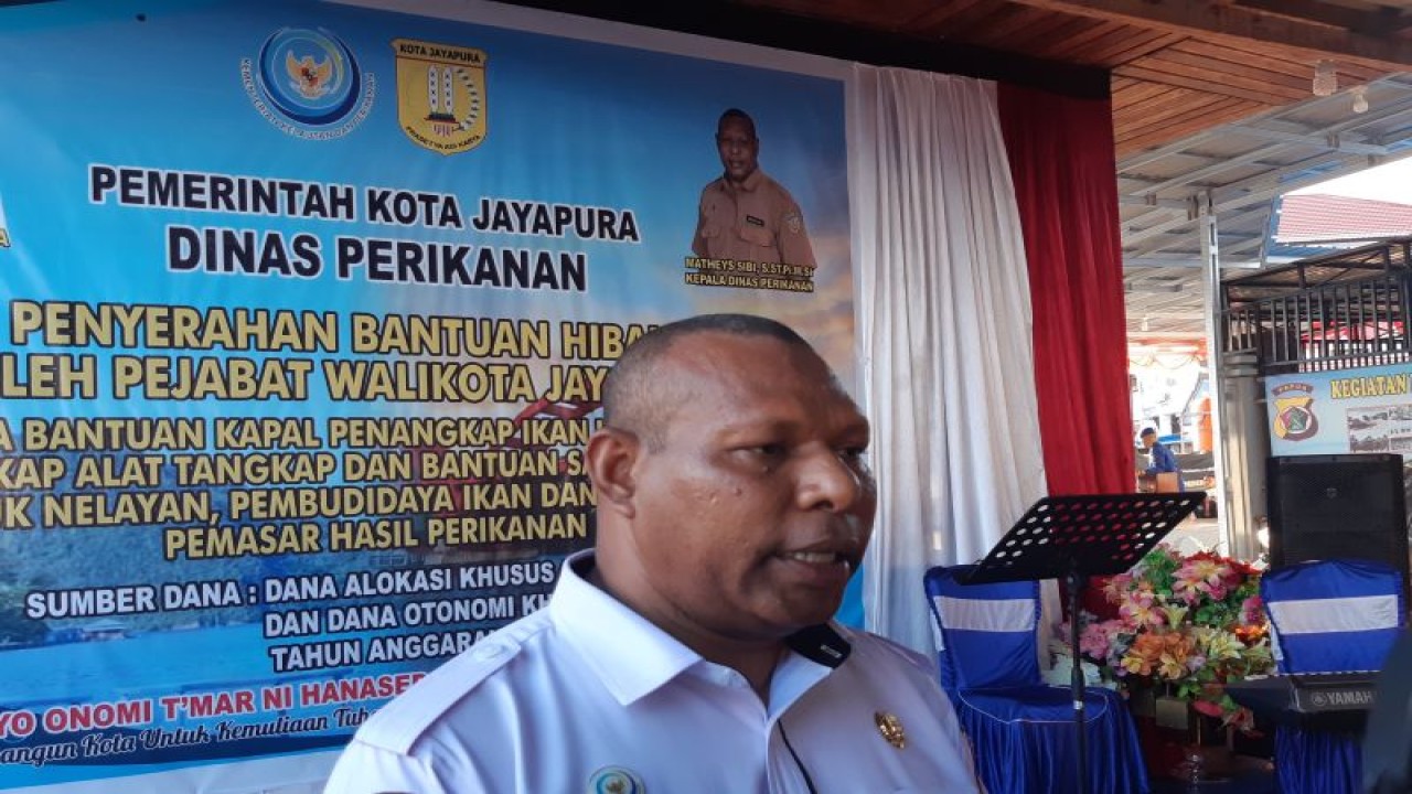 Kepala Dinas Perikanan Kota Jayapura Matheys Sibi (ANTARA/Ardiles Leloltery)