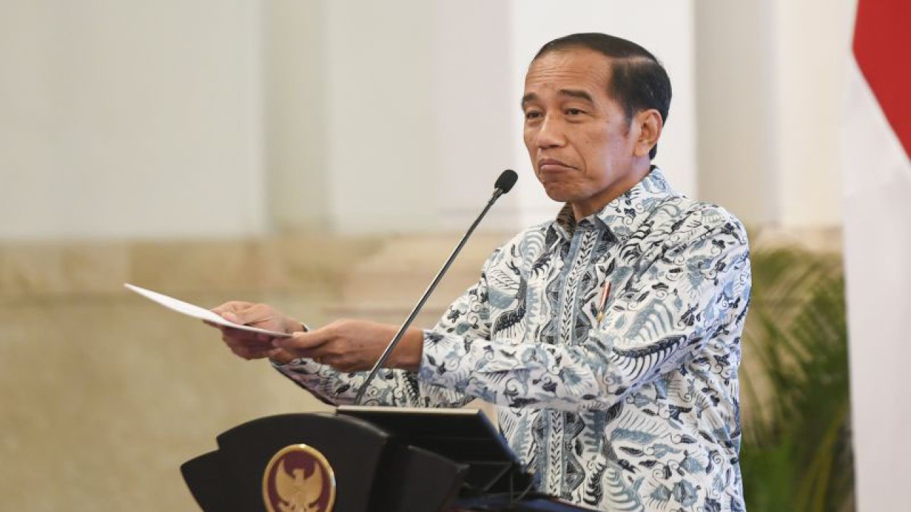 Presiden Joko Widodo memberikan arahan kepada penjabat kepala daerah se-Indonesia di Istana Negara, Jakarta, senin (30/10/2023). ANTARA FOTO/Hafidz Mubarak A/Spt.