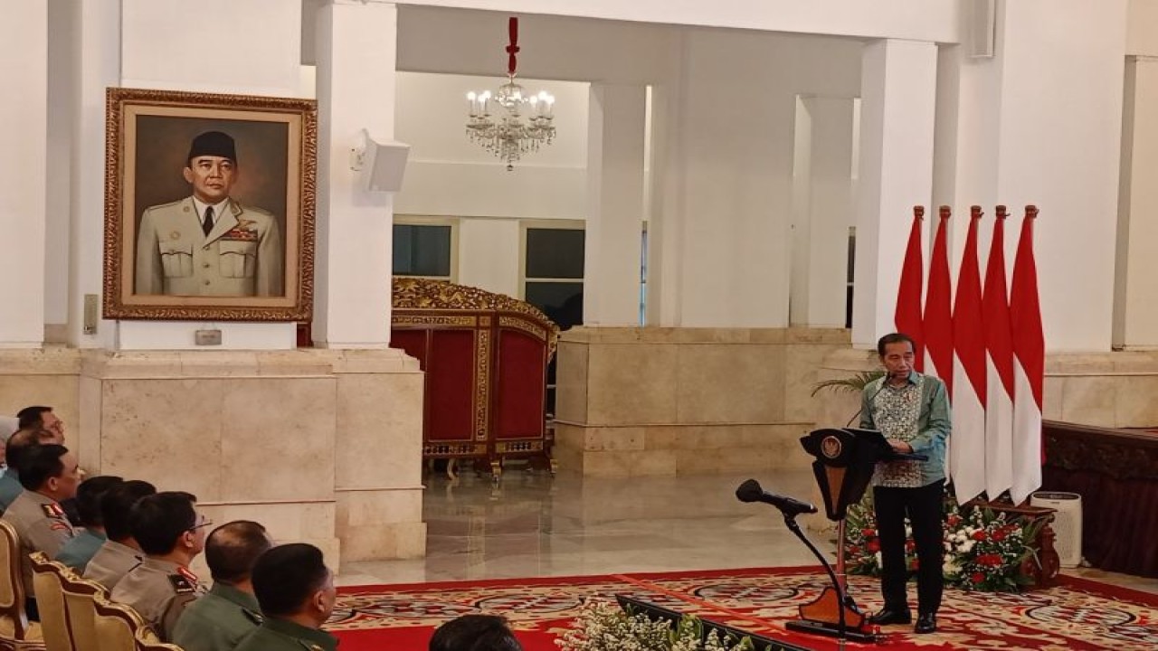 Presiden Joko Widodo memberikan arahan kepada Peserta Program Pendidikan Singkat Angkatan (PPSA) XXIV dan Alumni Program Pendidikan Reguler Angkatan (PPRA) LXV Tahun 2023 di Istana Negara, Jakarta, Rabu (4/10/2023). ANTARA/Rangga Pandu Asmara Jingga