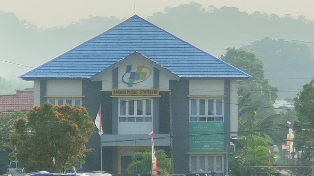 Kabut asap terpantau menyelimuti udara Tanjung Selor, Kabupaten Bulungan, Kalimantan Utara, Senin (2/10/2023). (ANTARA/Muh. Arfan)