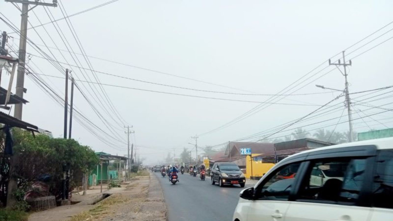 Kondisi kabut asap di Kota Bengkulu pada Selasa (17/10). ANTARA/Anggi Mayasari