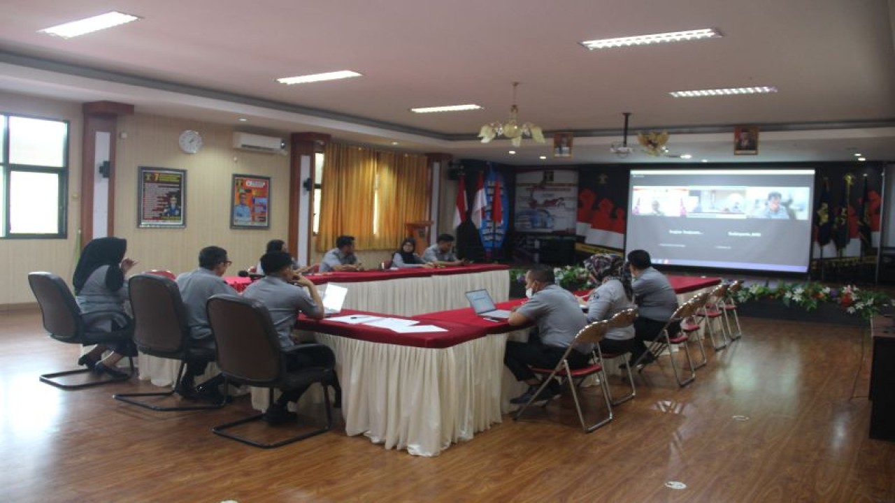 Kanwil Kemenkumham Sulteng bersama dengan Pemda Kabupaten Banggai dan Direktorat Jenderal AHU membahas terkait layanan AHU Online di Kabupaten Banggai, Selasa (31/10/2023). (ANTARA/HO-Humas Kemenkumham Sulteng)