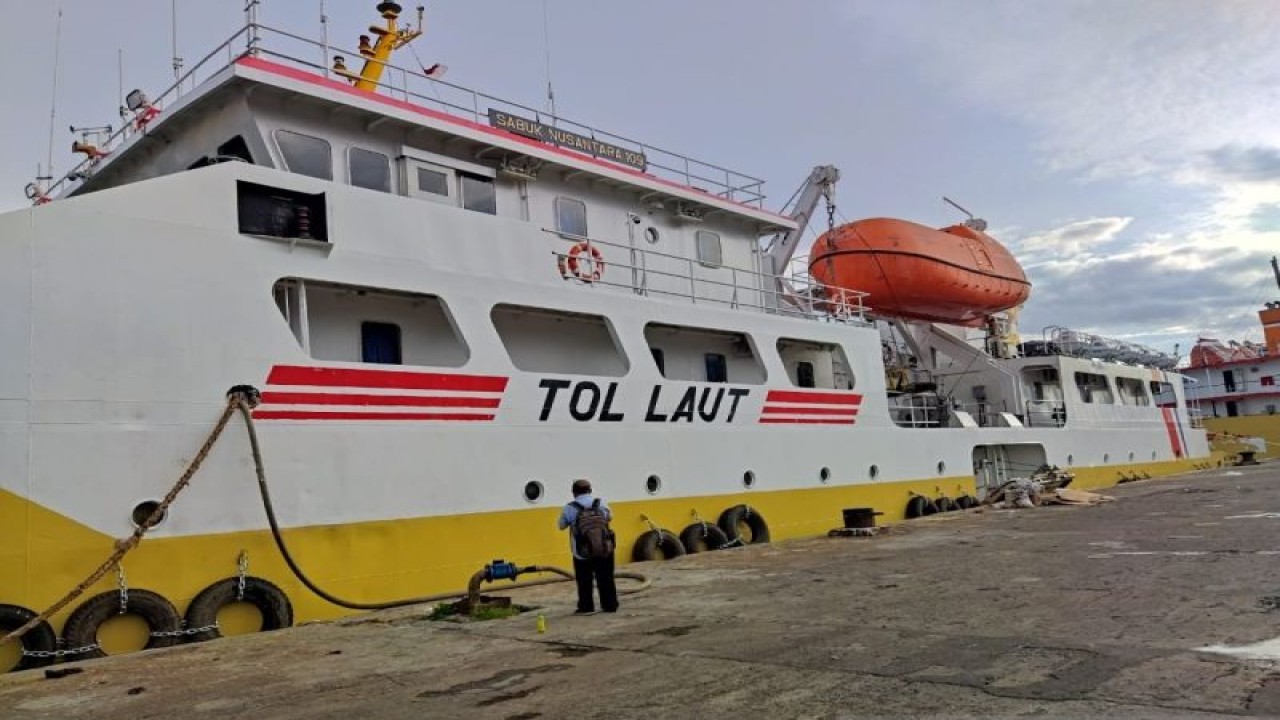 Kapal Perintis PT Pelayaran Nasional Indonesia PELNI (Persero) melalui KM Sabus Nusantara atau Sanus 109, di Kabupaten Sangihe, Kamis (5/10/2023). ANTARA/Nancy L Tigauw.