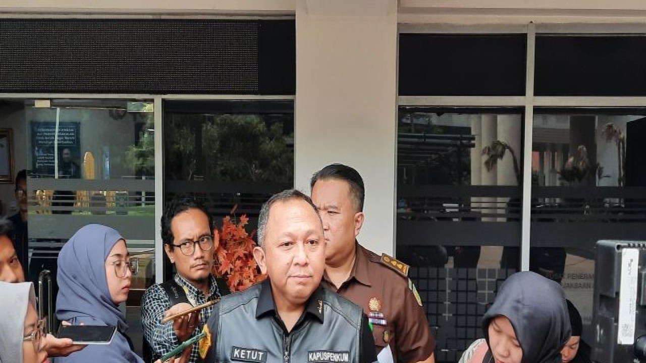 Kapuspenkum Kejagung Ketut Sumedana saat memberikan keterangan kepada di Jakarta, Kamis (12/10/2023). (ANTARA/Laily Rahmawaty)