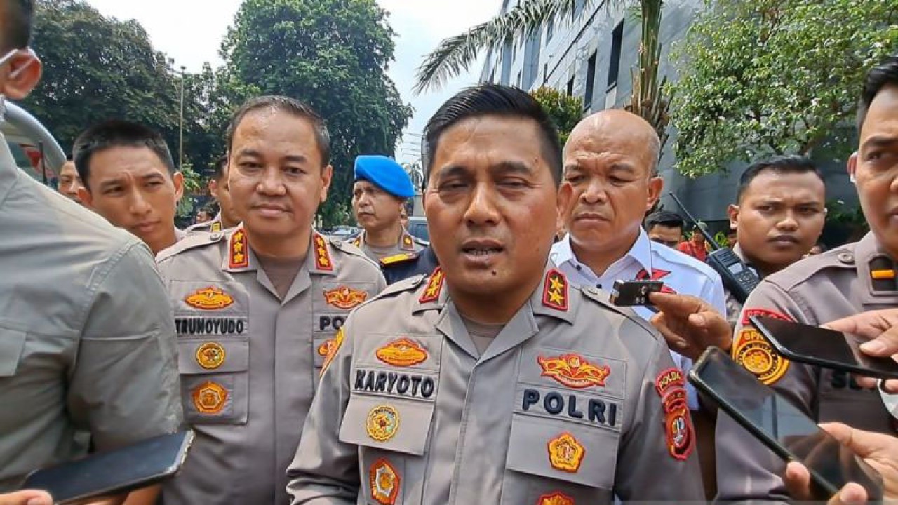 Kapolda Metro Jaya Irjen Pol Karyoto saat menjawab pers di Polda Metro Jaya, Rabu (11/10/2023). ANTARA/Ilham Kausar