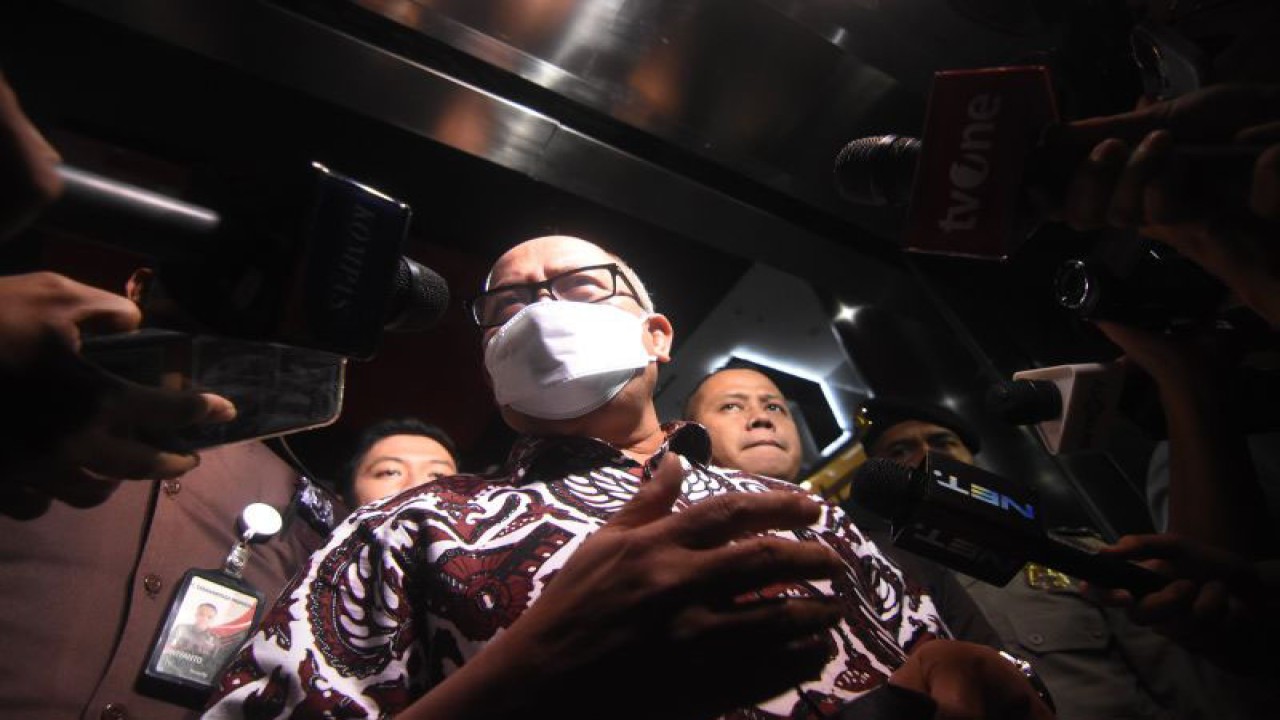 Sekjen Kementerian Pertanian Kasdi Subagyono usai menjalani pemeriksaan di Gedung Merah Putih KPK, Jakarta, Selasa (10/10/2023). (ANTARA FOTO/Indrianto Eko Suwarso/YU)