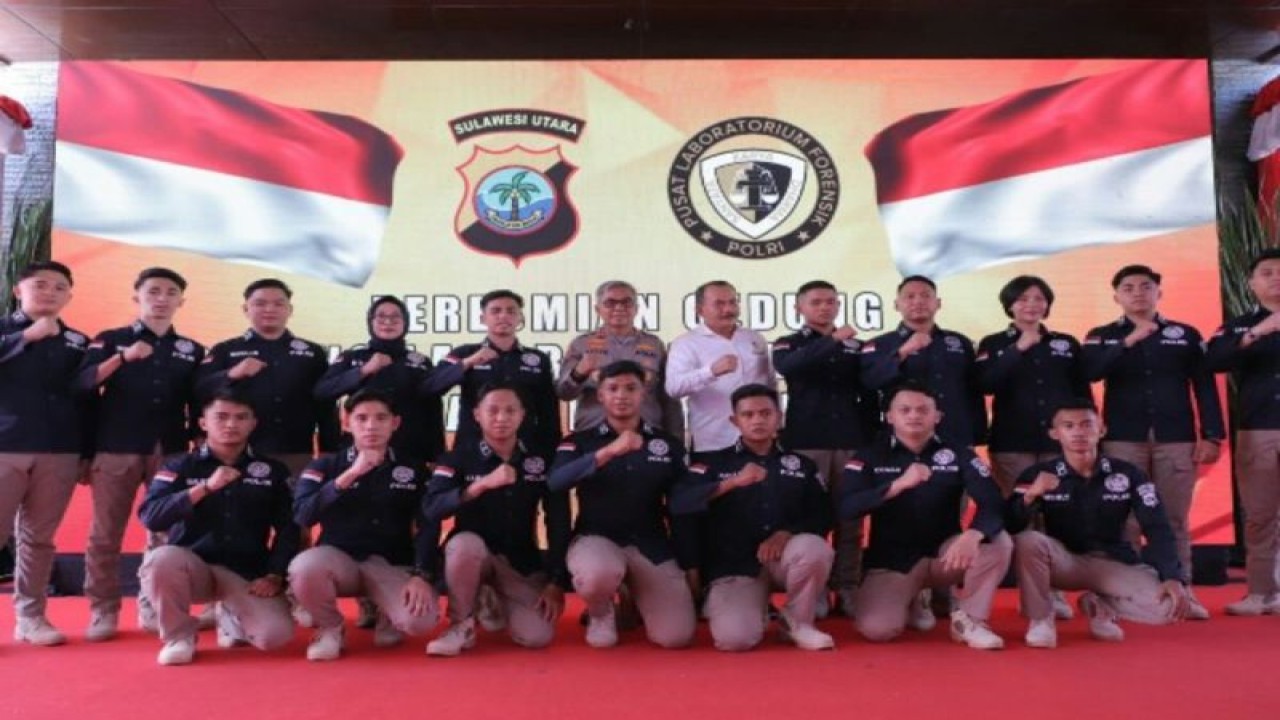 Kapolda Sulut Irjen Pol Setyo Budiyanto dan Kapuslabfor Polri Brigjen Pol Haris Aksara saat peresmian gedung Bidlabfor Polda Sulut. ANTARA/HO-Humas Polda.Sulut (1)