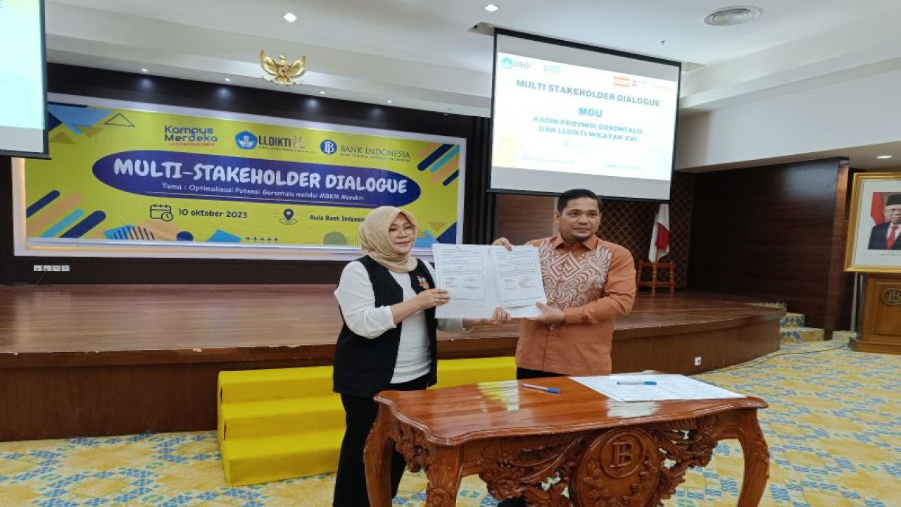 Kepala Bidang Kampus Merdeka Mandiri (KMM) Dessy Aliandrina dalam Multi Stakeholder Dialogue (MSD) MBKM Mandiri di Gedung Bank Indonesia Gorontalo, Selasa (10/10/2023). (ANTARA/HO-Kemendikbudristek)