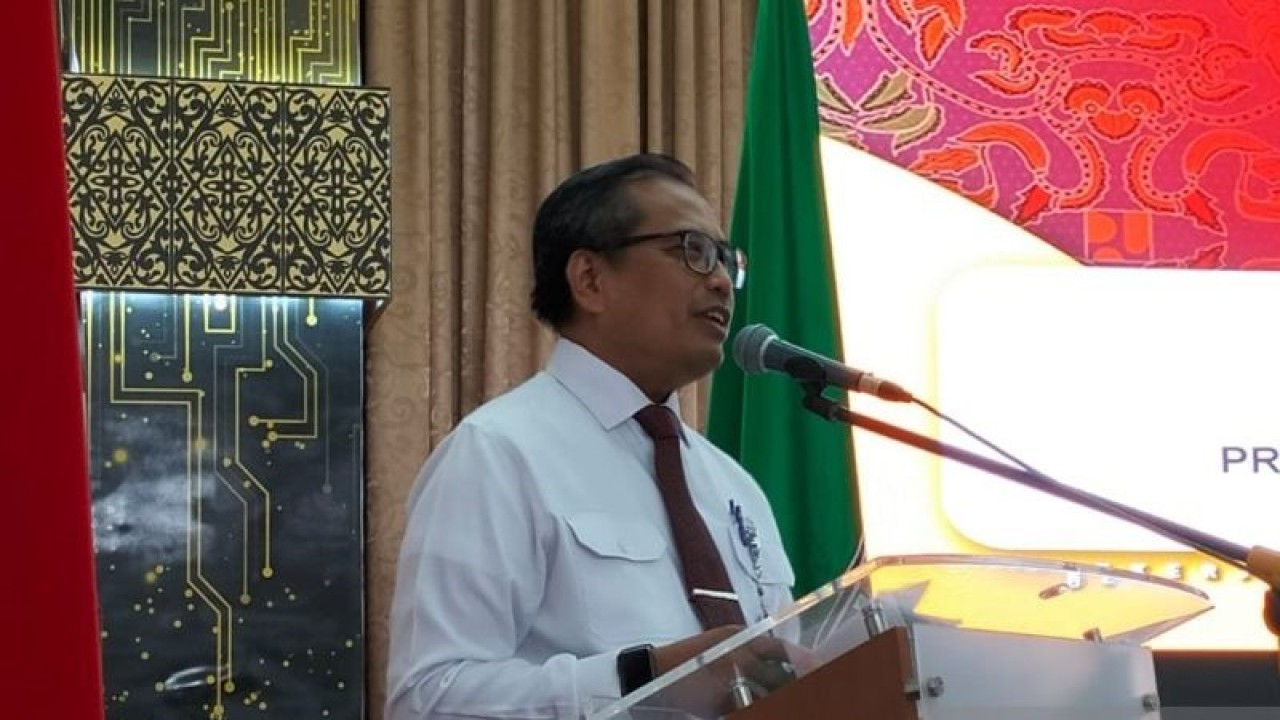 Sekretaris Jenderal Kementerian PUPR Mohammad Zainal Fatah saat memerikan kuliah umum di Padang, Kamis, (26/10/2023). ANTARA/Muhammad Zulfikar.