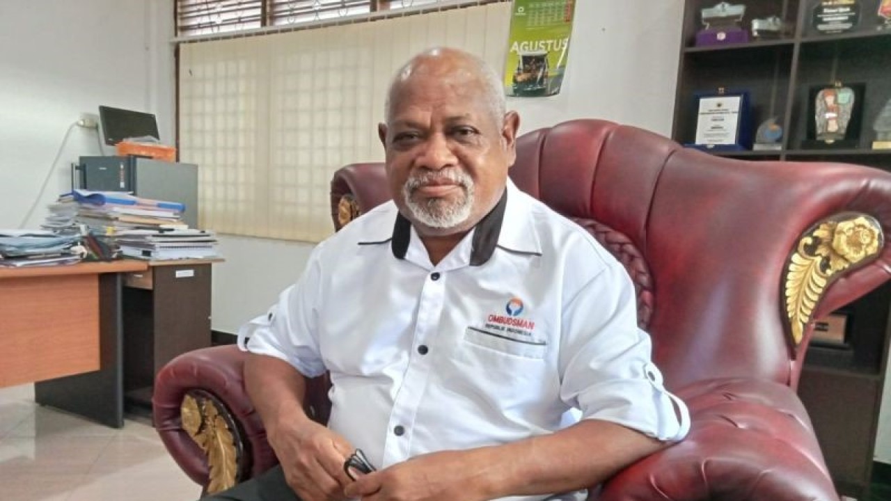 Kepala Perwakilan Ombudsman Provinsi Papua Barat Musa Yosep Sombuk. ANTARA/Fransiskus Salu Weking