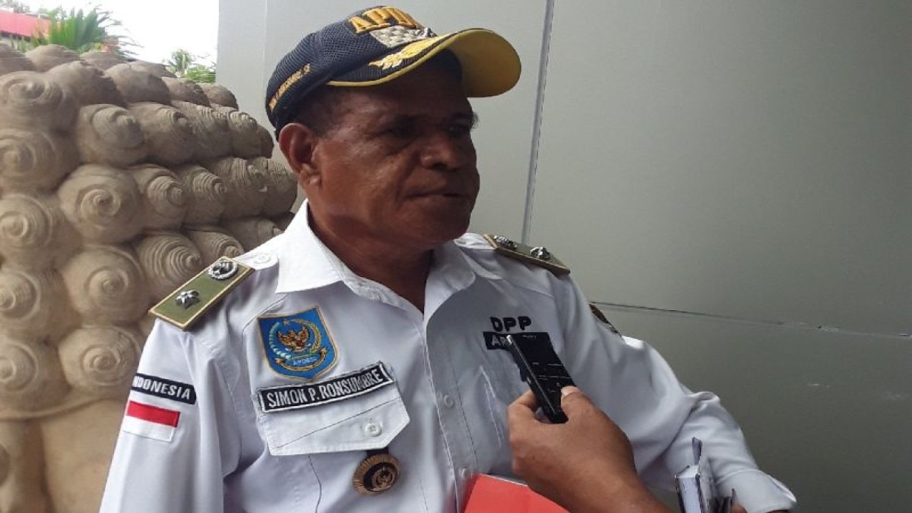 Ketua APDESI Biak Numfor,Papua Simon Ronsumbre.ANTARA/Muhsidin