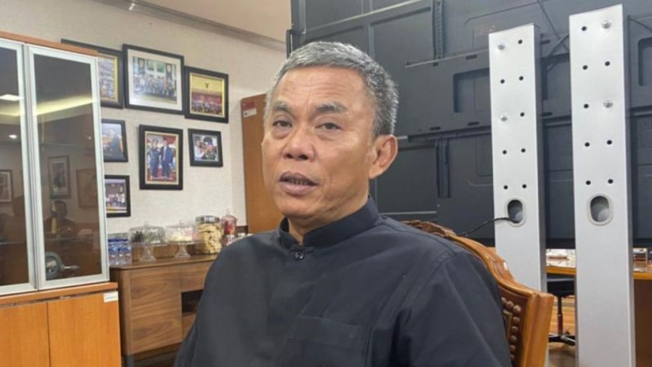 Ketua DPRD DKI Prasetio Edi Marsudi memberikan keterangan kepada wartawan, Jakarta, Jumat (18/8/2023). ANTARA/Luthfia Miranda Putri