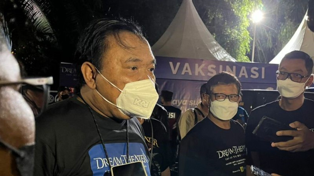 Komisaris PT PLN Eko Sulistyo memberikan keterangan kepada wartawan di Solo, Rabu (10/8/2022). ANTARA/Aris Wasita.