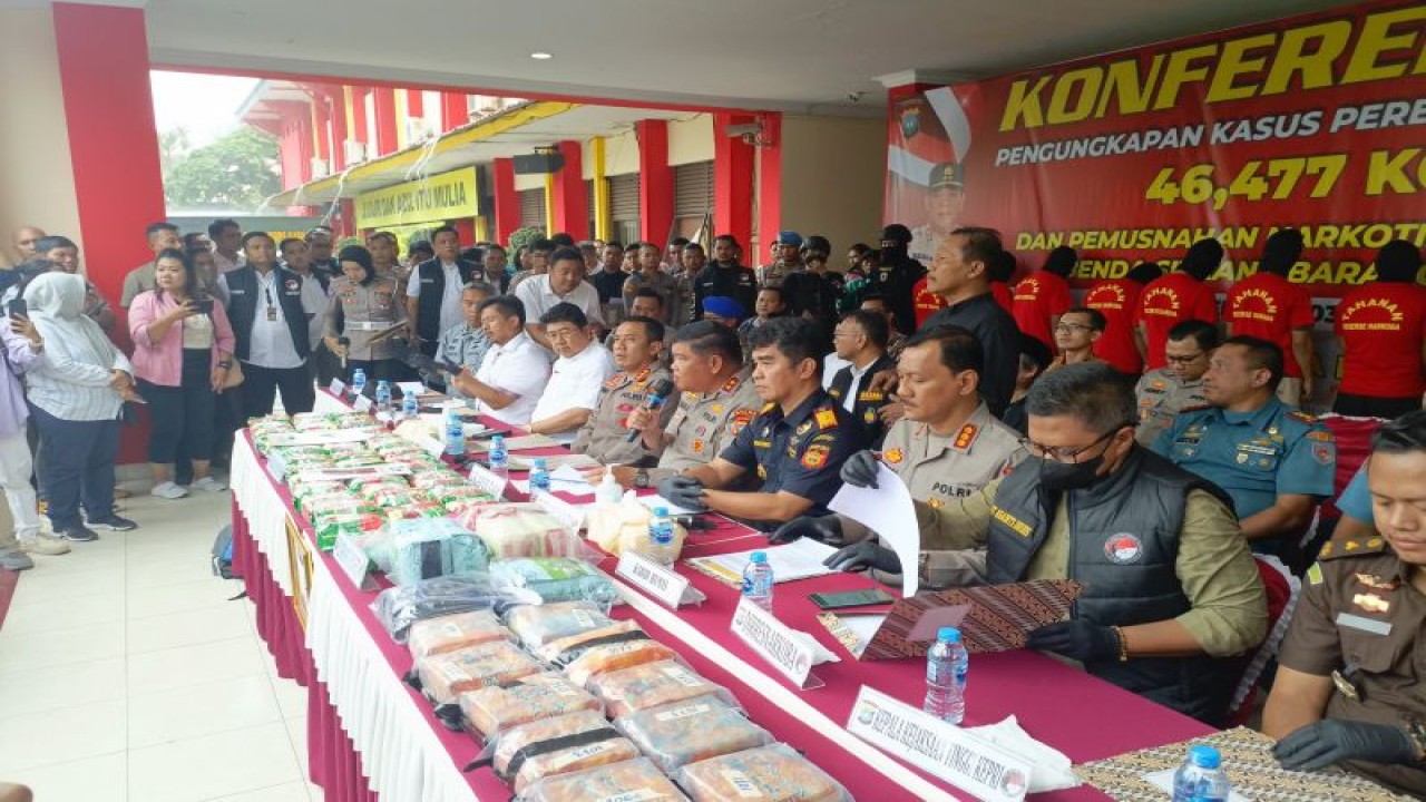 Konferensi pers pengungkapan kasus sabu di Polresta Barelang (ANTARA/Yude)