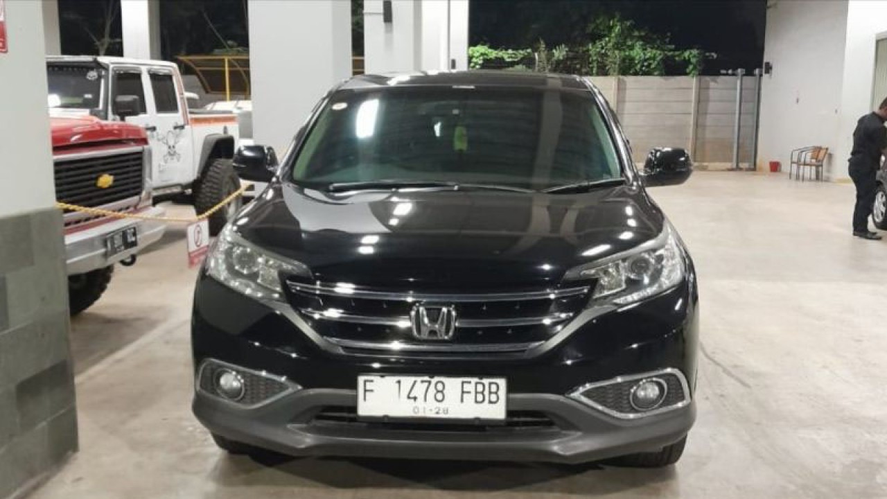 Honda CR-V milik Andhi Pramono yang disita penyidik KPK di Komplek Legenda Wisata, Nagrak Gunung Putri Kabupaten Bogor, Jawa Barat. ANTARA/HO-KPK