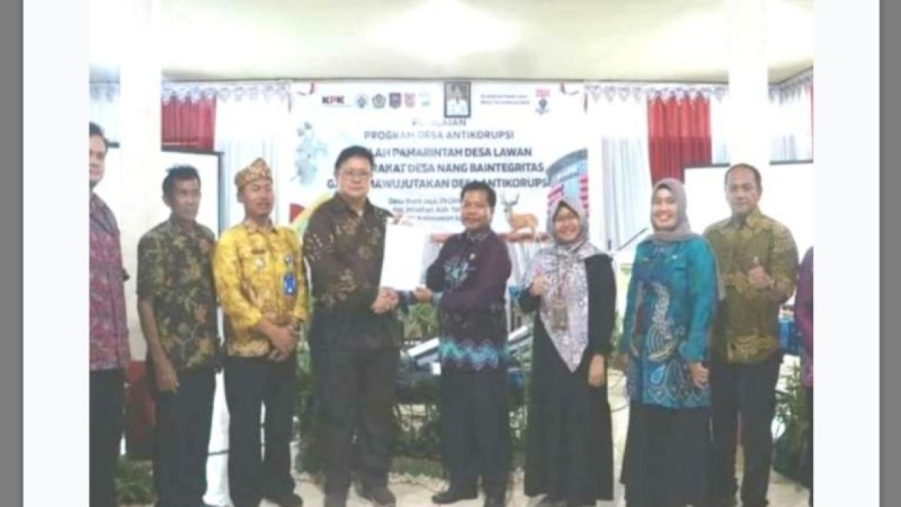 Pemerintah Desa Bumi Jaya, Kecamatan Pelaihari, Kabupaten Tanah Laut berhasil meraih kriteria istimewa dalam penilaian desa antikorupsi oleh Komisi Pemberantasan Korupsi Republik Indonesia (KPK-RI), Senin (9/10/2023).(ANTARA/HO-Diskominfo Tanah Laut