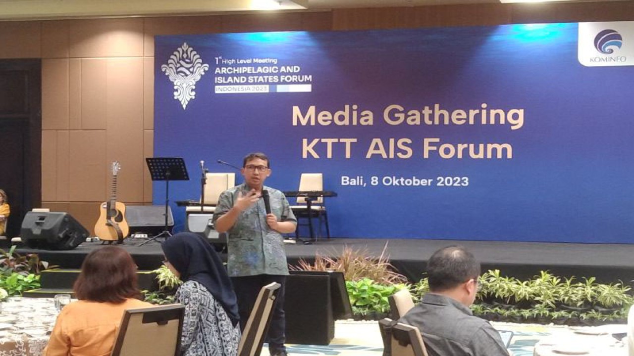 Asisten Deputi Delimitasi Zona Maritim dan Kawasan Perbatasan Kementerian Koordinator Bidang Maritim dan Investasi (Kemenko Marves) Sora Lokita di sela sosialisasi terkait AIS Forum di Nusa Dua, Kabupaten Badung, Bali, Minggu (8/10/2023) ANTARA/Dewa Ketut Sudiarta Wiguna