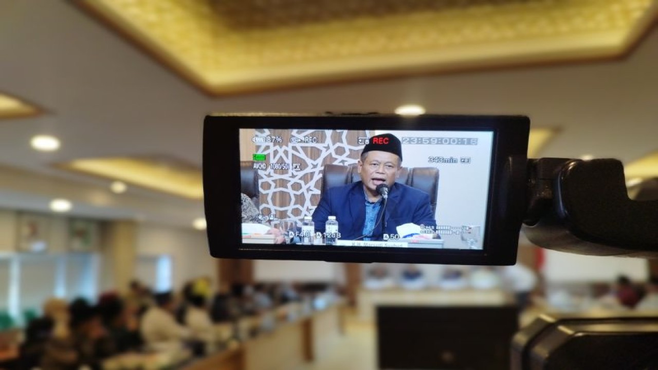 Wakil Ketua Umum (Waketum) Majelis Ulama Indonesia (MUI) Kyai Haji Marsudi Syuhud dalam acara Peduli Kemanusiaan untuk Mewujudkan Palestina Yang Merdeka dan Berdaulat di Jakarta, Jumat (20/10/2023). (ANTARA/Muzdaffar Fauzan)