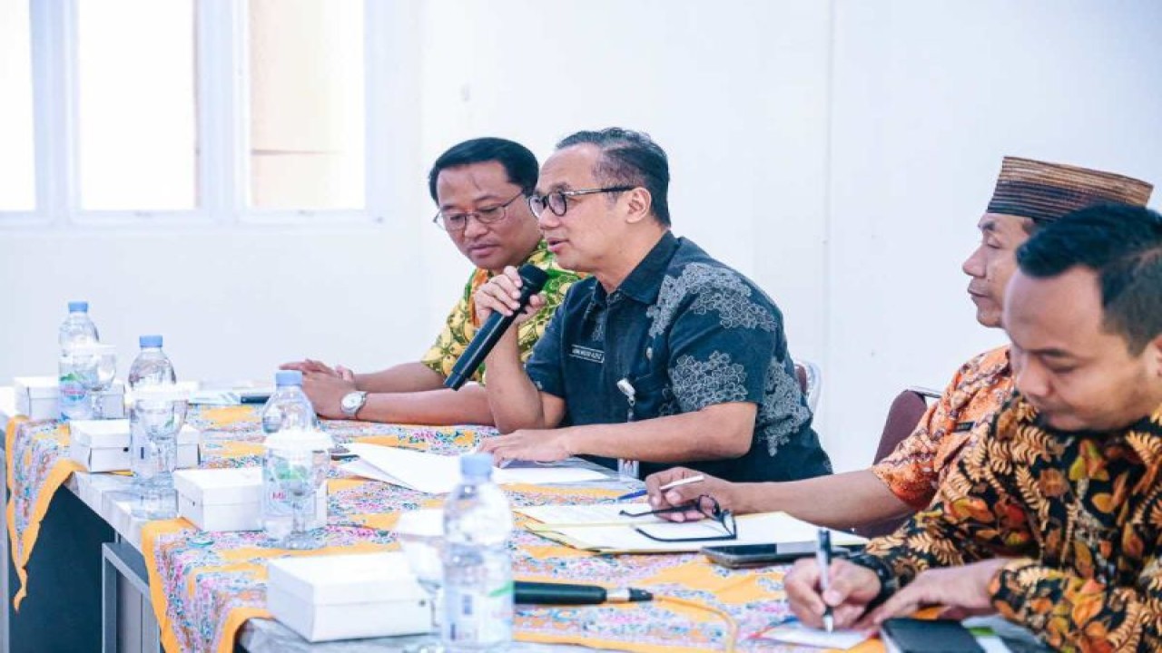 Wali Kota Magelang M. Nur Aziz memberikan pengarahan dalam rapat koordinasi lintas sektoral Ketahanan Pangan Kota Magelang, Jawa Tengah. ANTARA/HO - Bagian Prokompim Kota Magelang
