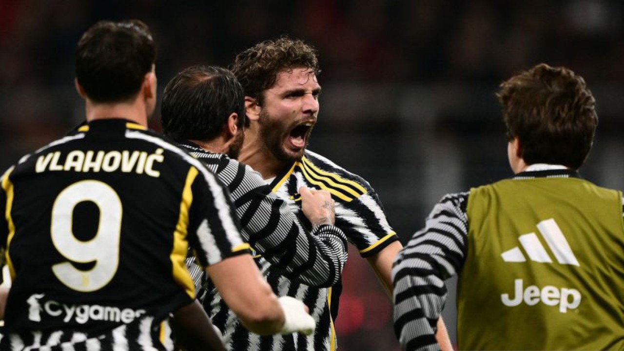Gelandang Juventus Manuel Locatelli merayakan gol yang dicetaknya ke gawang AC Milan pada pertandingan Liga Italia yang dimainkan di Stadion San Siro, Milan, Minggu (22-/10/2023). (ANTARA/AFP/Marco BERTORELLO)