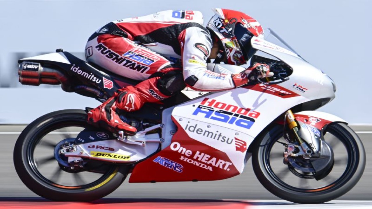 Mario Suryo Aji saat melakoni sesi kualifikasi Moto3 Indonesia di Sirkuit Internasional Mandalika, NTB, Sabtu, 14 October 2023. (ANTARA/HO/Honda Team Asia)