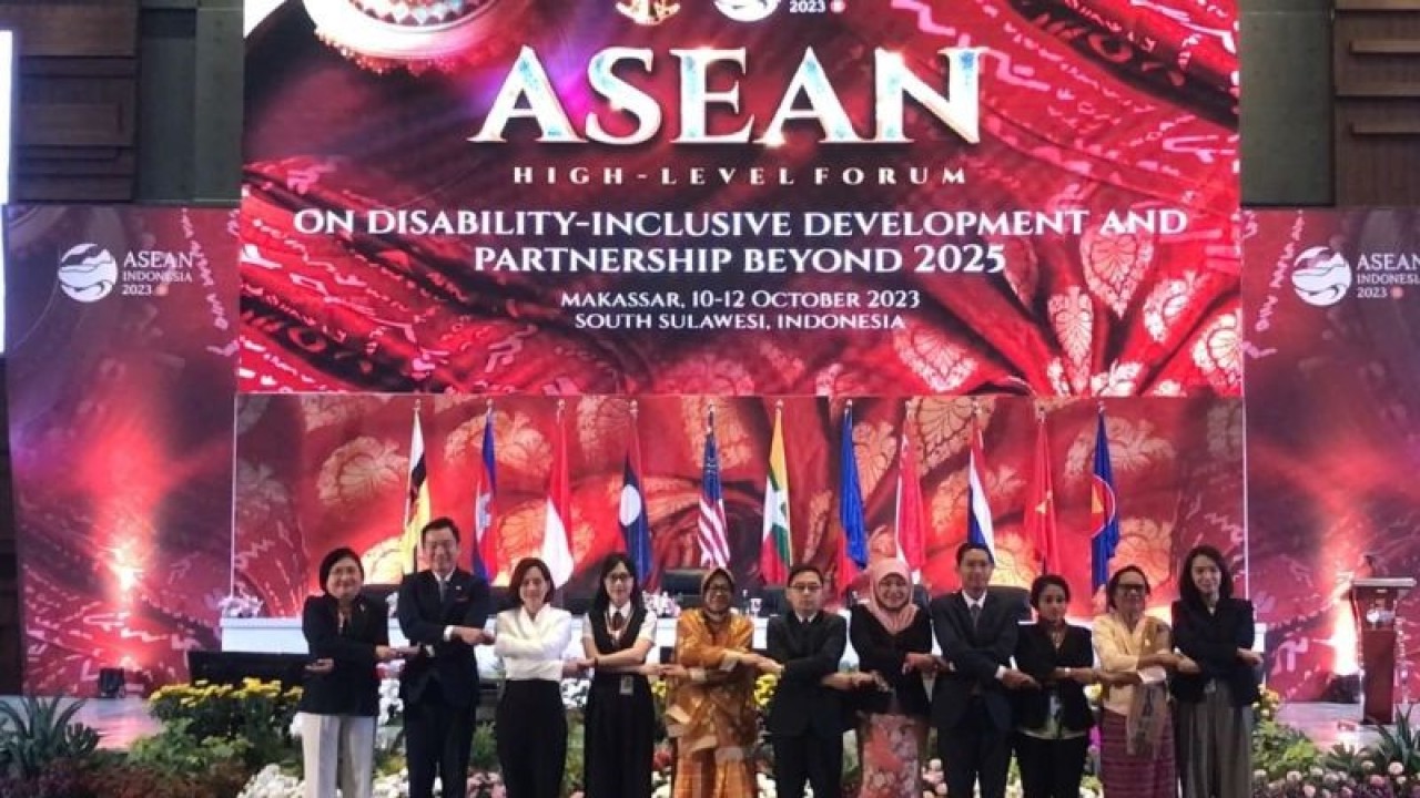 Forum Tingkat Tinggi ASEAN tentang Pembangunan Inklusif Disabilitas dan Kemitraan Pasca Tahun 2025 atau The ASEAN High Level Forum (AHLF) on Enabling Disability-Inclusive Development and Partnership beyond 2025 yang berlangsung di Makassar, Sulawesi Selatan, Selasa (10/10/2023). Antara/Devi Nindy.