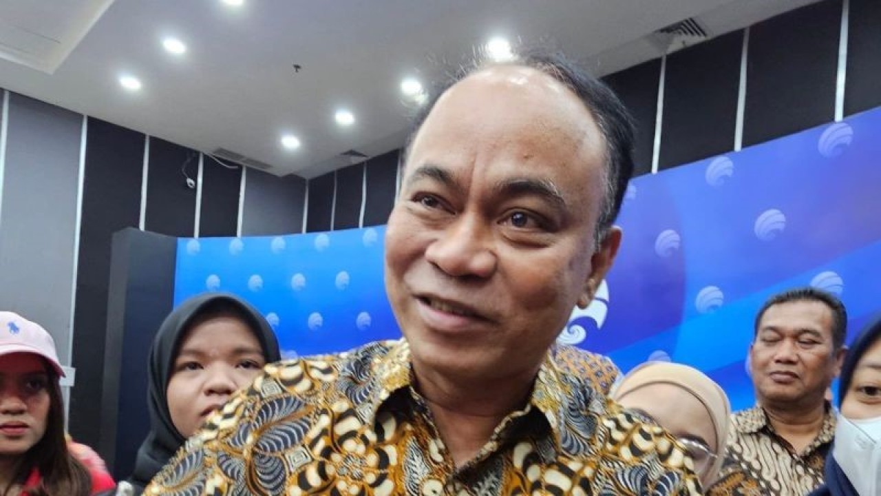 Menteri Komunikasi dan informatika Budi Arie Setiadi di Kementerian Kominfo, Jumat (27/10/2023). (ANTARA/Livia Kristianti)