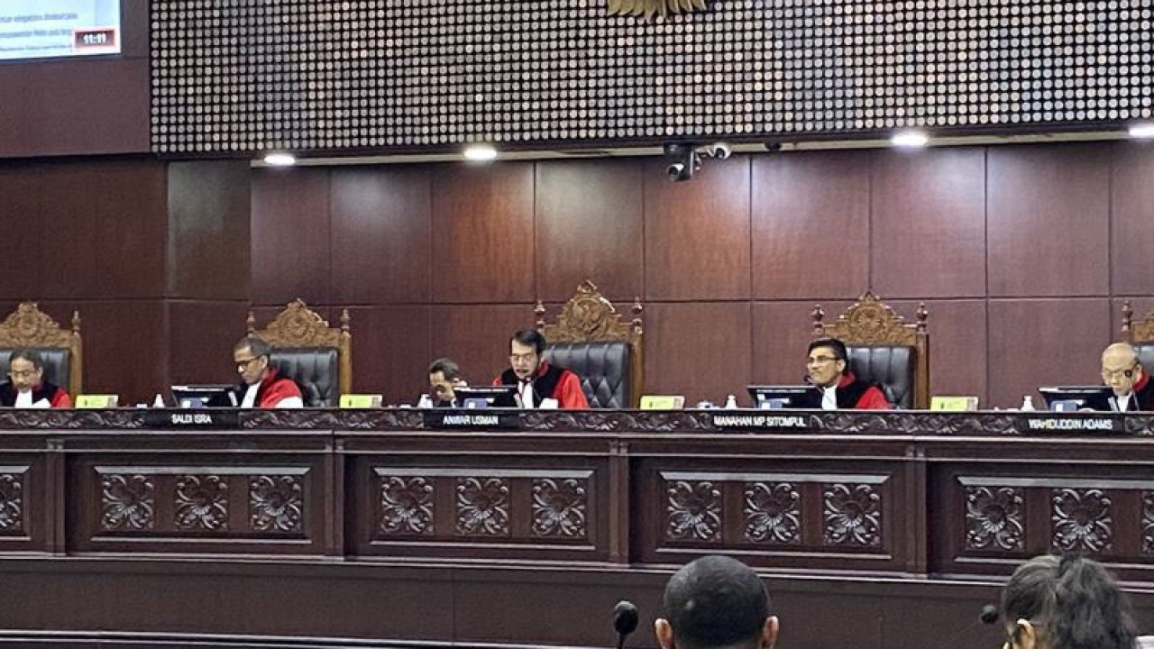 Sidang Pengucapan Putusan/Ketetapan Perkara Nomor 102/PUU-XXI/2023 di Gedung Mahkamah Konstitusi RI, Jakarta, Senin (23/10/2023). (ANTARA/Fath Putra Mulya/aa)