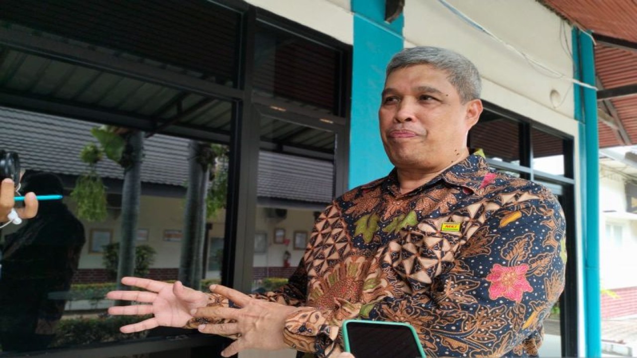 Ketua Masyarakat Ketenagalistrikan Indonesia (MKI) Provinsi Sumatera Barat (Sumbar) Insannul Kamil. ANTARA/Muhammad Zulfikar