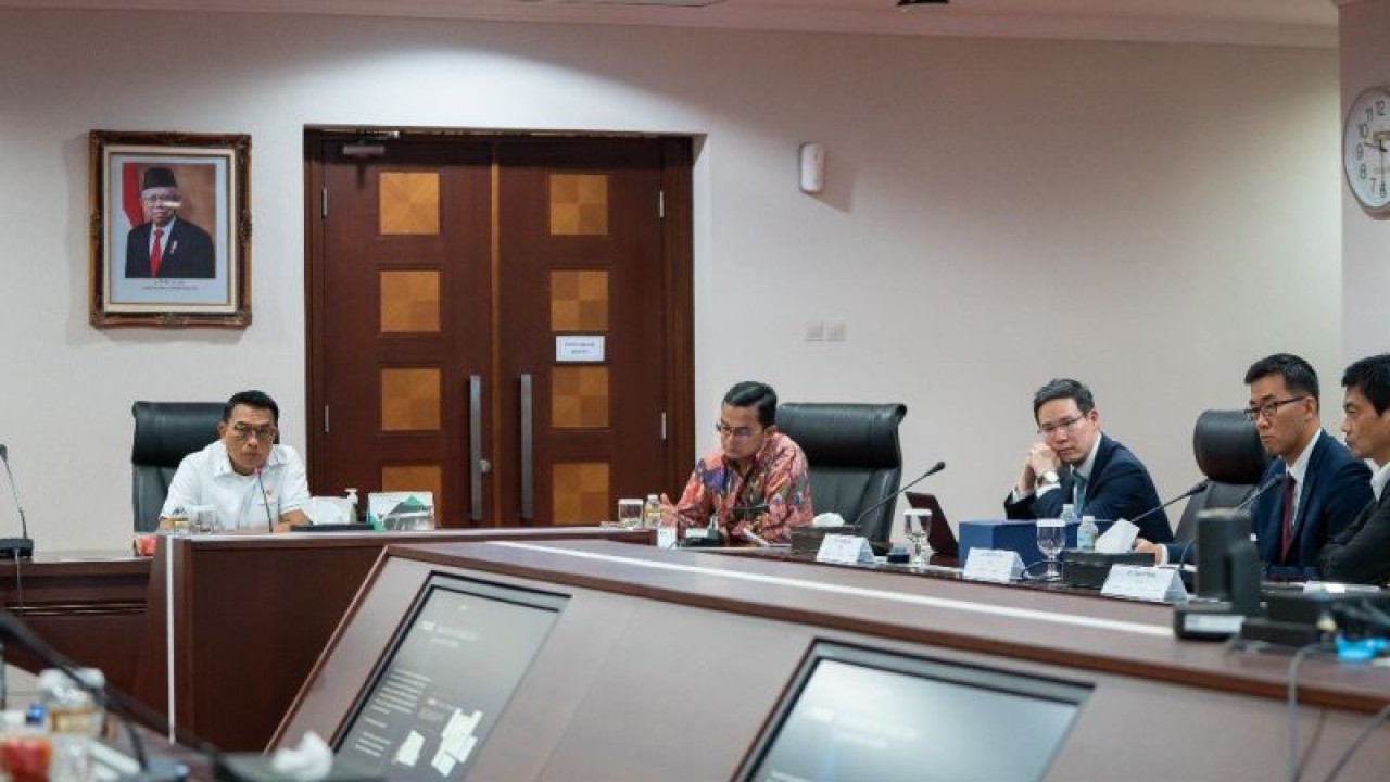 Kepala Staf Kepresidenan Moeldoko menerima audiensi Pimpinan Tridge, di Gedung Bina Graha, Jakarta, Selasa (24/10/2023). ANTARA/HO-Kantor Staf Presiden