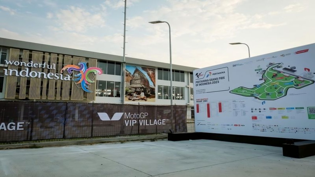 Kementerian Pariwisata dan Ekonomi Kreatif (Kemenparekraf) menilai penyelenggaraan MotoGP Mandalika 2023 di Pertamina Mandalika International Circuit, Nusa Tenggara Barat pada 13 hingga 15 Oktober 2023 merupakan momentum efektif untuk mempromosikan nation branding Wonderful Indonesia. (ANTARA/HO-Biro Komunikasi Kementerian Pariwisata dan Ekonomi Kreatif)