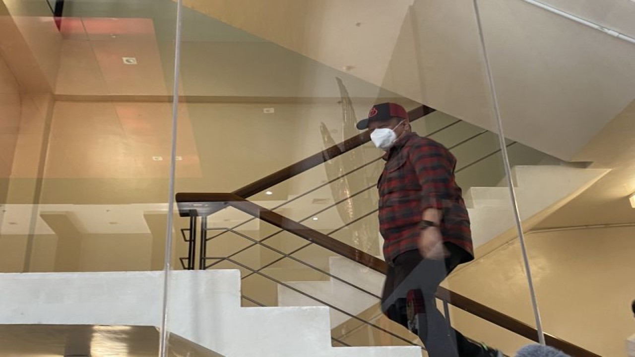 Direktur Alat dan Mesin Pertanian, Kementerian Pertanian (Kementan), Muhammad Hatta tiba di Gedung Merah Putih Komisi Pemberantasan Korupsi (KPK), Jakarta, Jumat (13/10/2023). (ANTARA/Fath Putra Mulya)