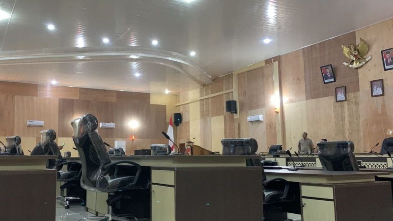 Suasana ruang rapat DPRD Kabupaten Mukomuko saat rapat paripurna pemberhentian Wakil Ketua II DPRD Nopi Yanto, Jumat (13/10/2023) ANTARA/Ferri