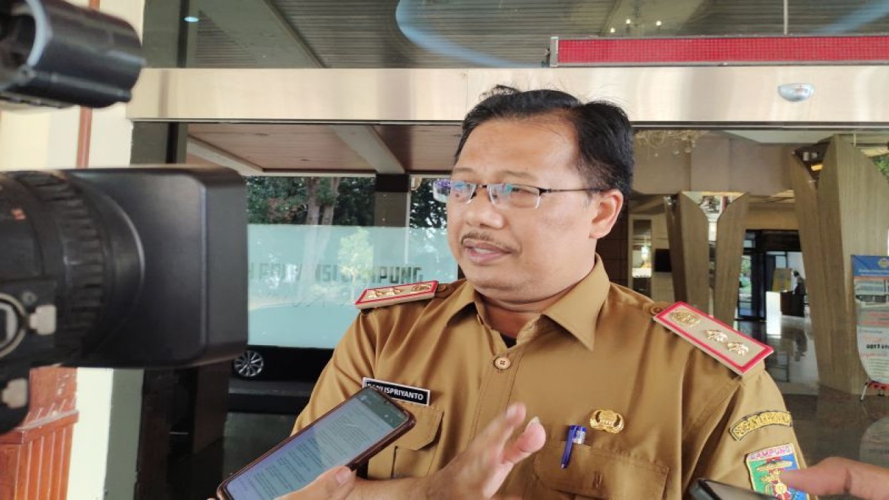 Kepala Dinas Ketahanan Pangan, Tanaman Pangan dan Hortikultura Provinsi Lampung Bani Ispriyanto saat memberi keterangan. ANTARA/Ruth Intan Sozometa Kanafi