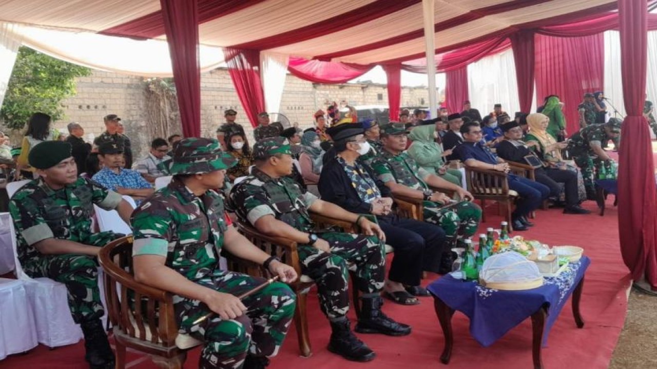 Kegitan acara penutupan kegiatan Tentara Manunggal Membangun Desa (TMMD) ke-118 Kodim 0508/Depok (ANTARA/Foto: Feru Lantara) (ANTARA/Foto: Feru Lantara)