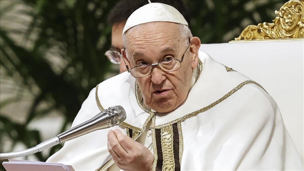 Paus Fransiskus menyebutkan perubahan iklim adalah salah satu tantangan besar yang dihadapi dunia. (Anadolu Agency)