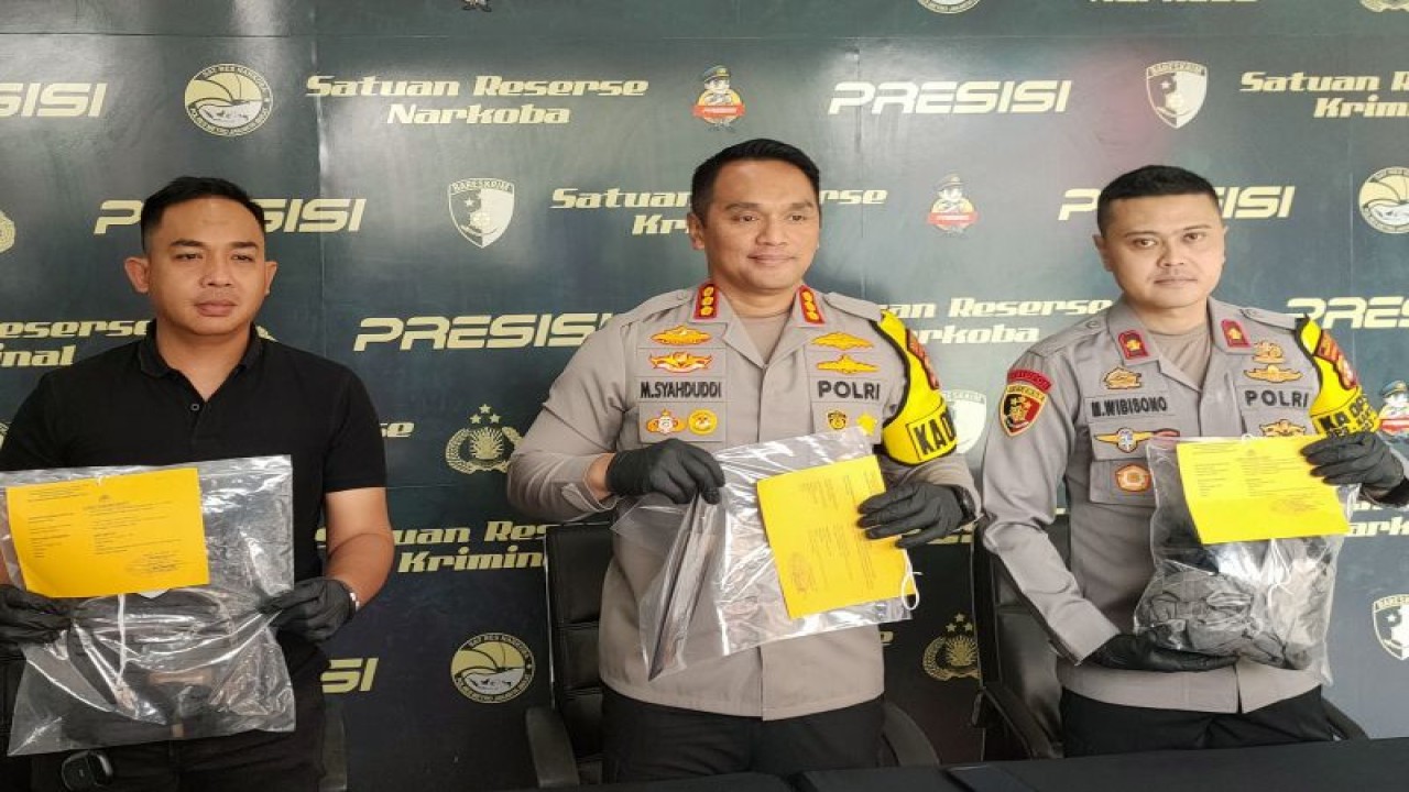 Kapolres Metro Jakarta Barat Kombes Pol M. Syahduddi dalam jumpa pers pengungkapan hasil asesmen kejiwaan pelaku pembunuhan dekat lobi Mal Central Park, Jakarta Barat pada Selasa (24/10/2023). Antara/Risky Syukur